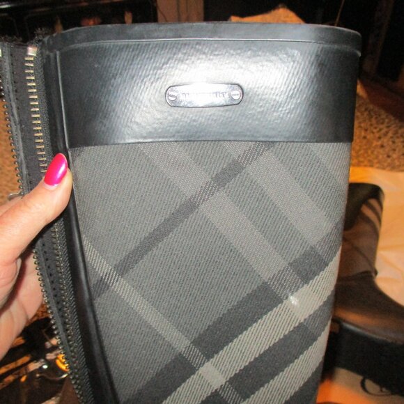 new burberry rain boots black and gray zippers up back 7  38 - Picture 2 of 9